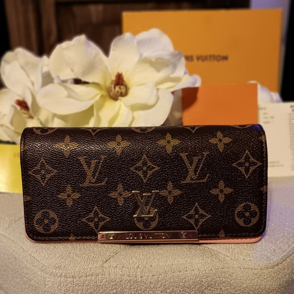 Vintage Louis Vuitton Wallet,Vuitton book,magnet,receipt,authentification paper. - Picture 7 of 16